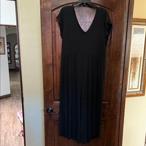 Novara Elegant Black V-Neck Maxi Dress - Picture 1 of 7